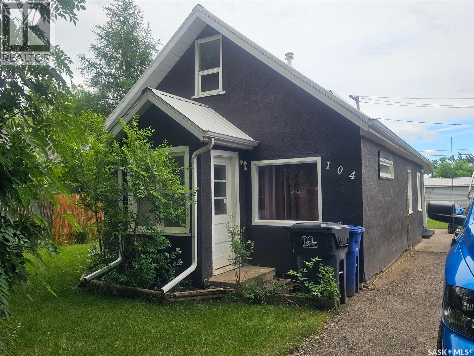 104 4th STREET E