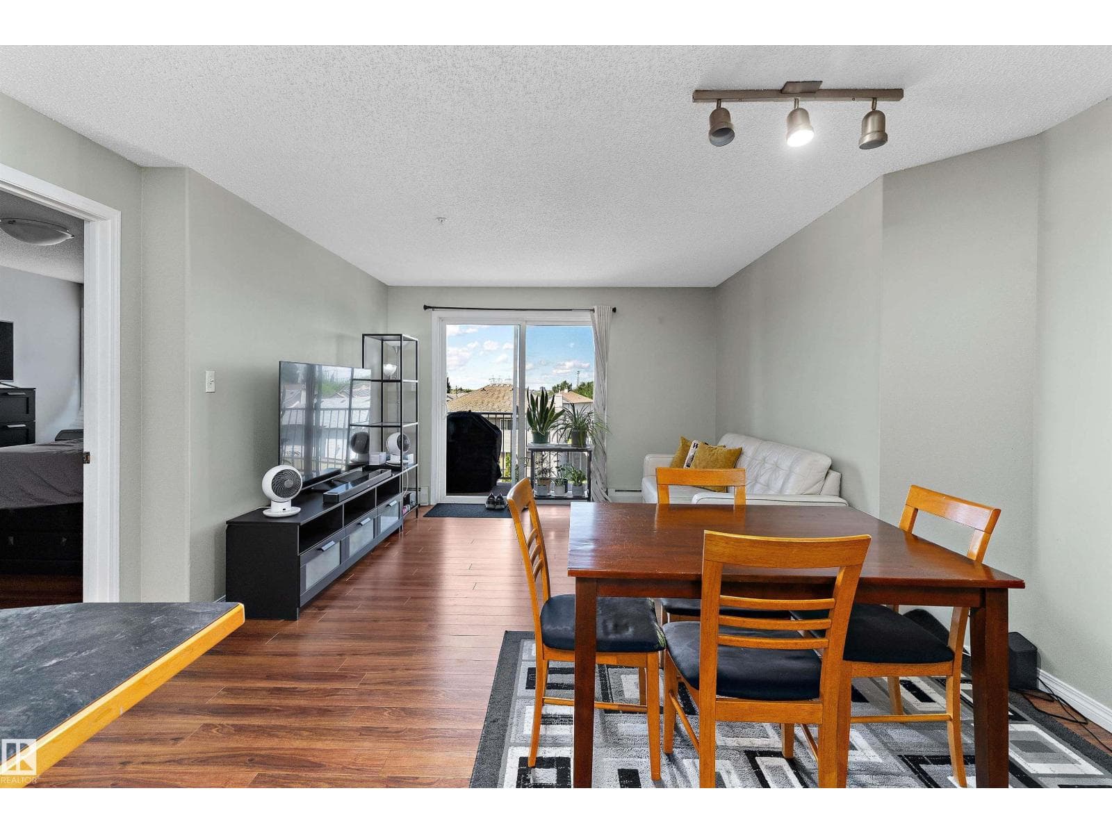 #305 151 Edwards DR SW — photo 4