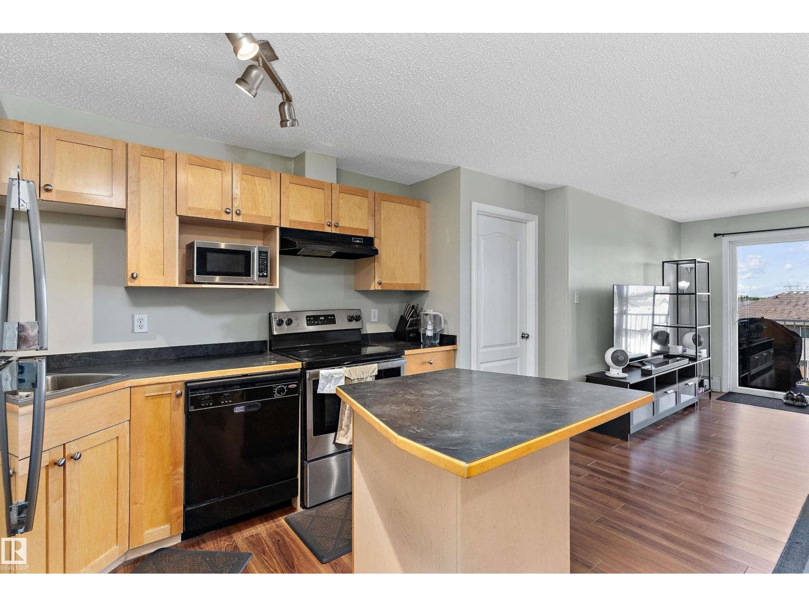 #305 151 Edwards DR SW — photo 5