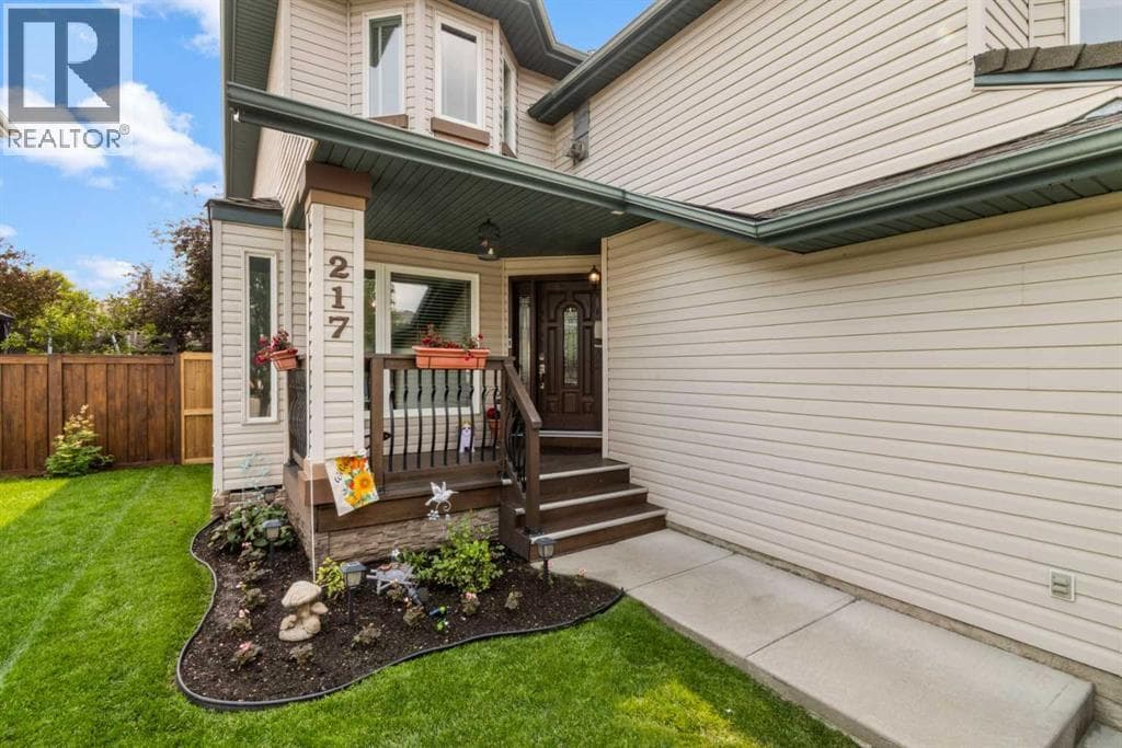 217 Douglas Glen Close SE — photo 2