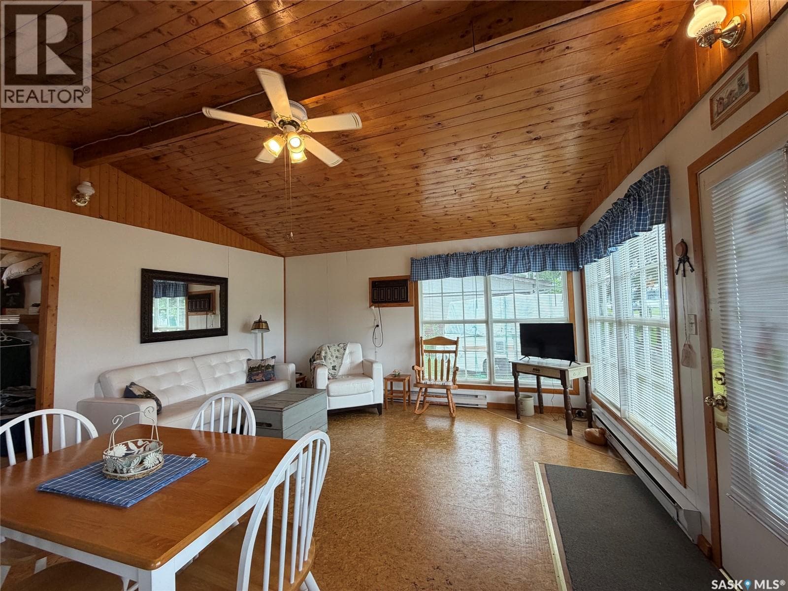 5 Lakeshore DRIVE — photo 4