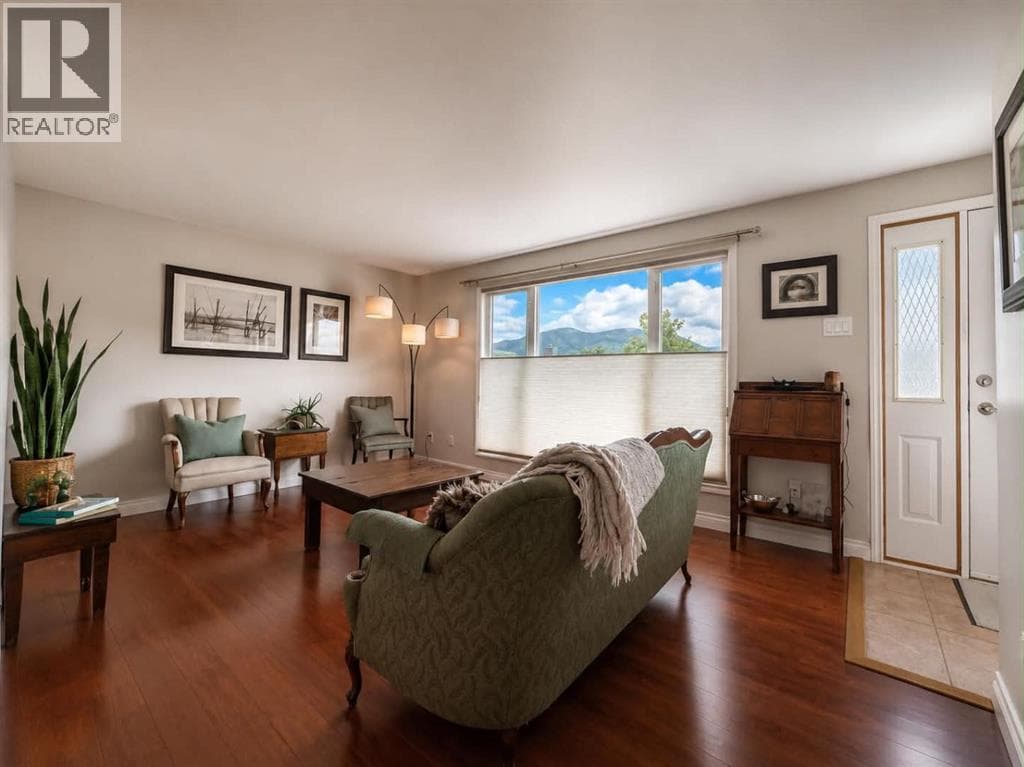 11307 Leonard Street — photo 3