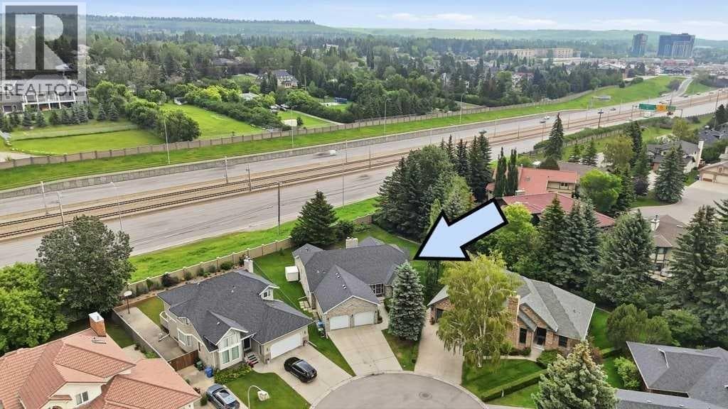 22 Varsity Estates Close NW — photo 2
