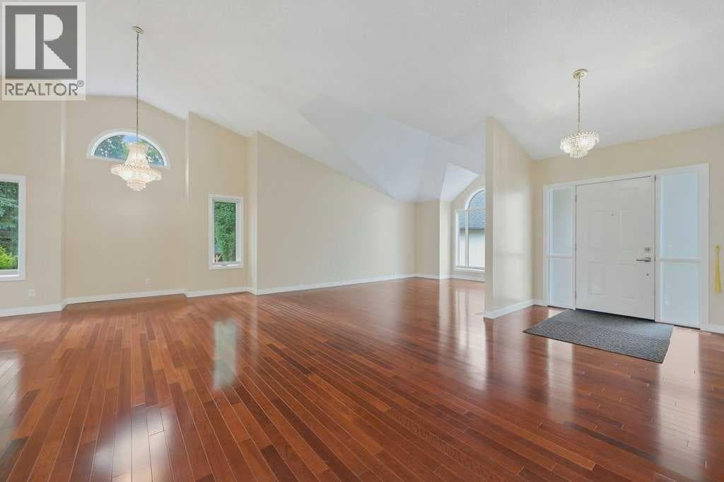 22 Varsity Estates Close NW — photo 4