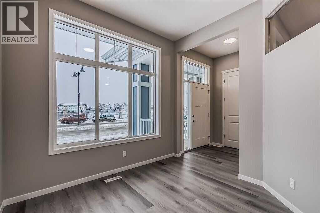 1040 Mahogany Boulevard SE — photo 3