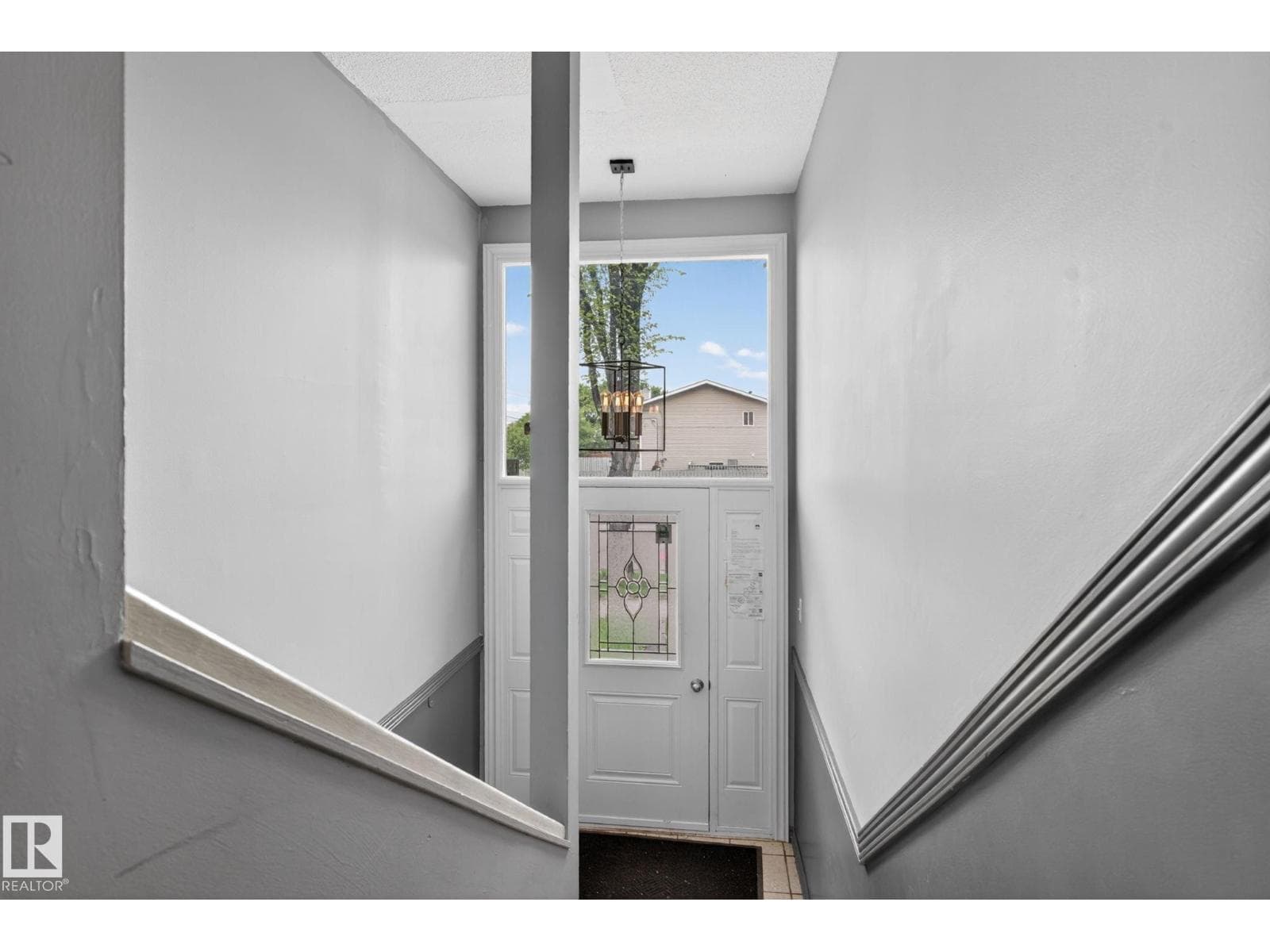 6203 122 AV NW — photo 3