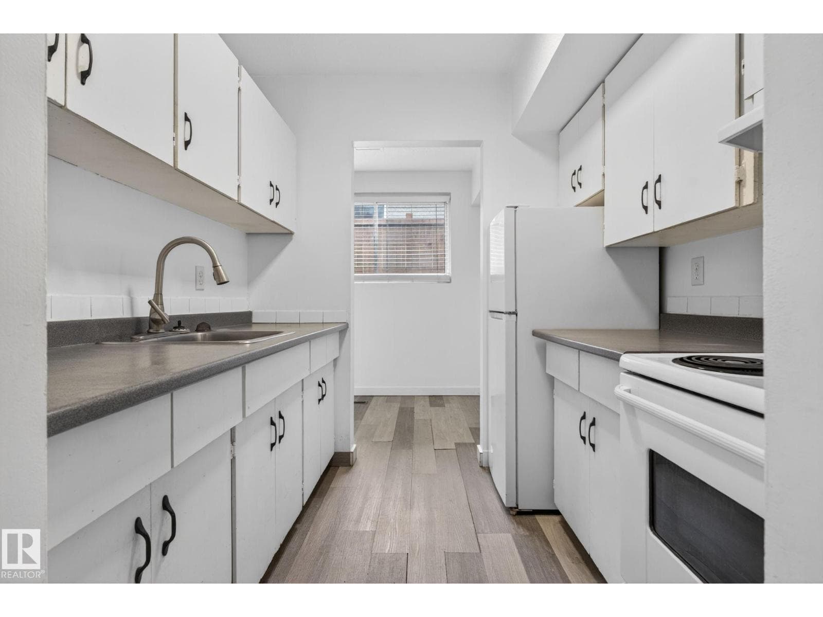 6203 122 AV NW — photo 4