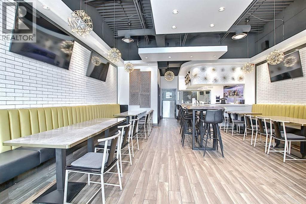 120 EDMONTON TRAIL — photo 4