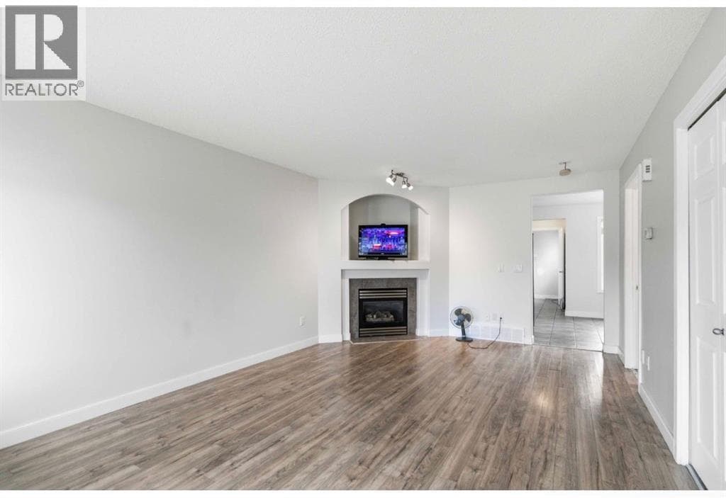 198 Fox Crescent — photo 3