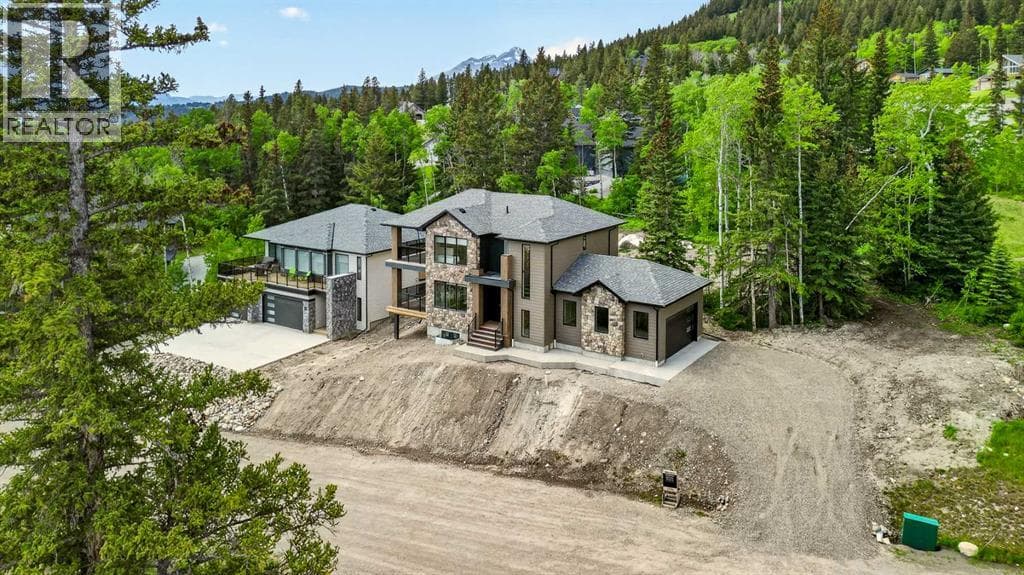 72 Kananaskis Drive — photo 2