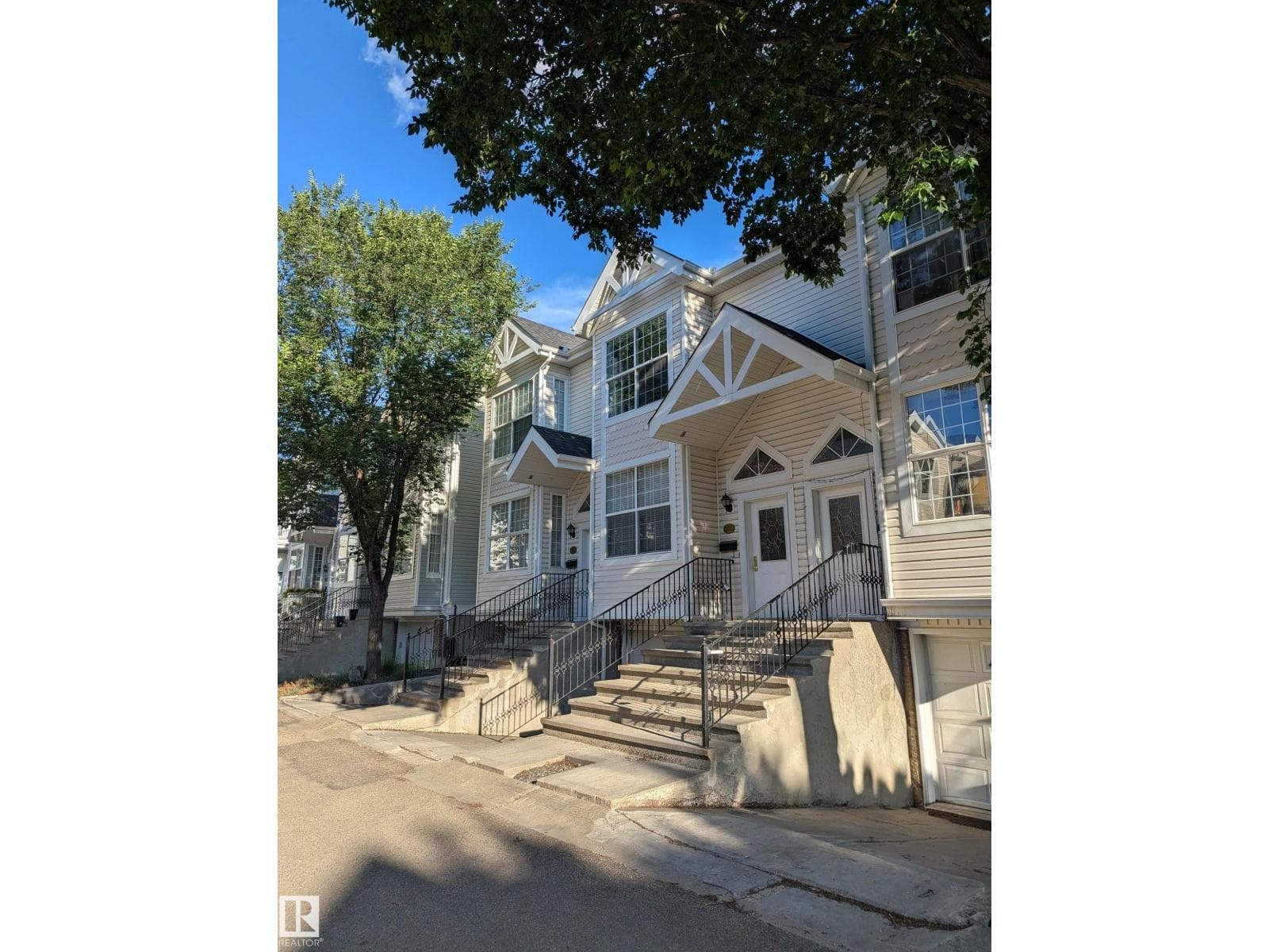 #11 10235 111 ST NW