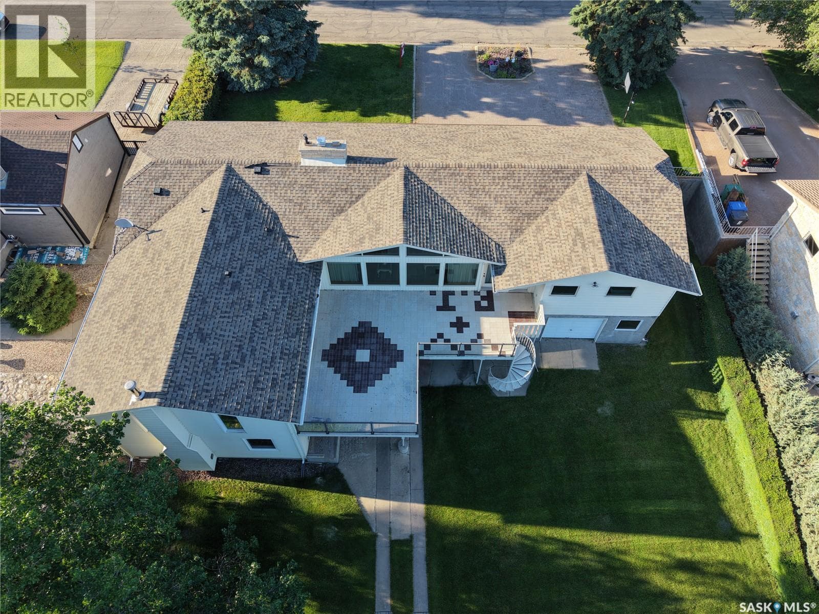 110 Logan CRESCENT E — photo 2