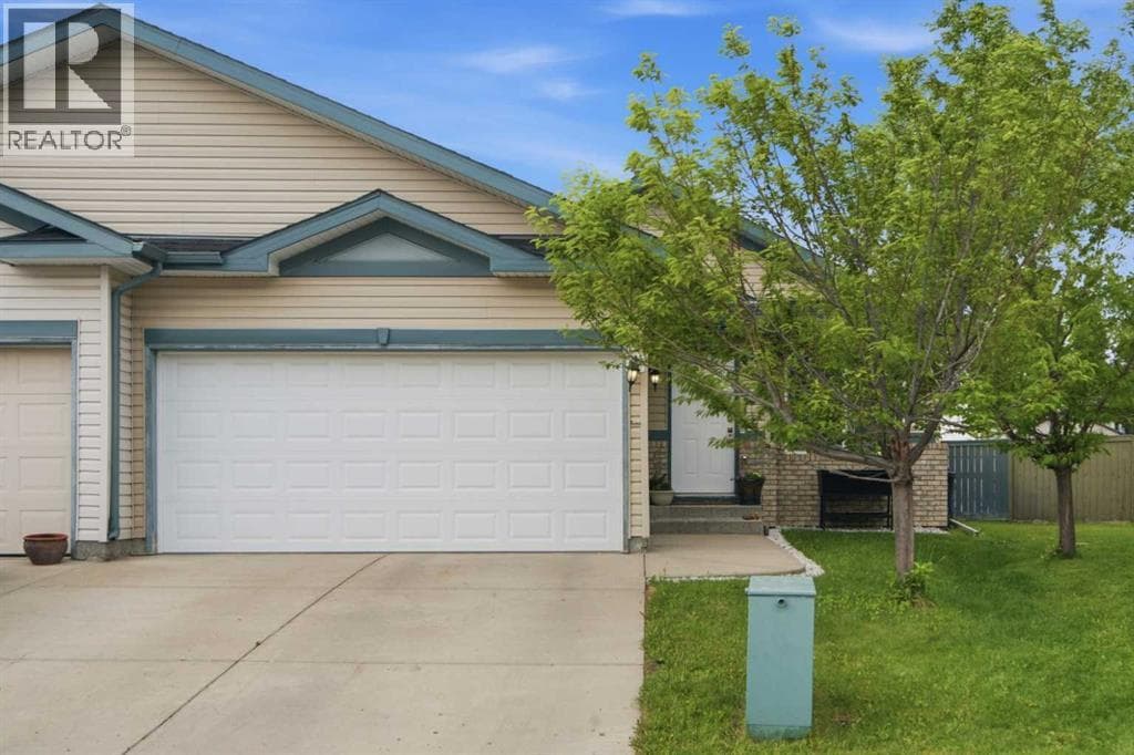 109 Canoe Square SW — photo 2