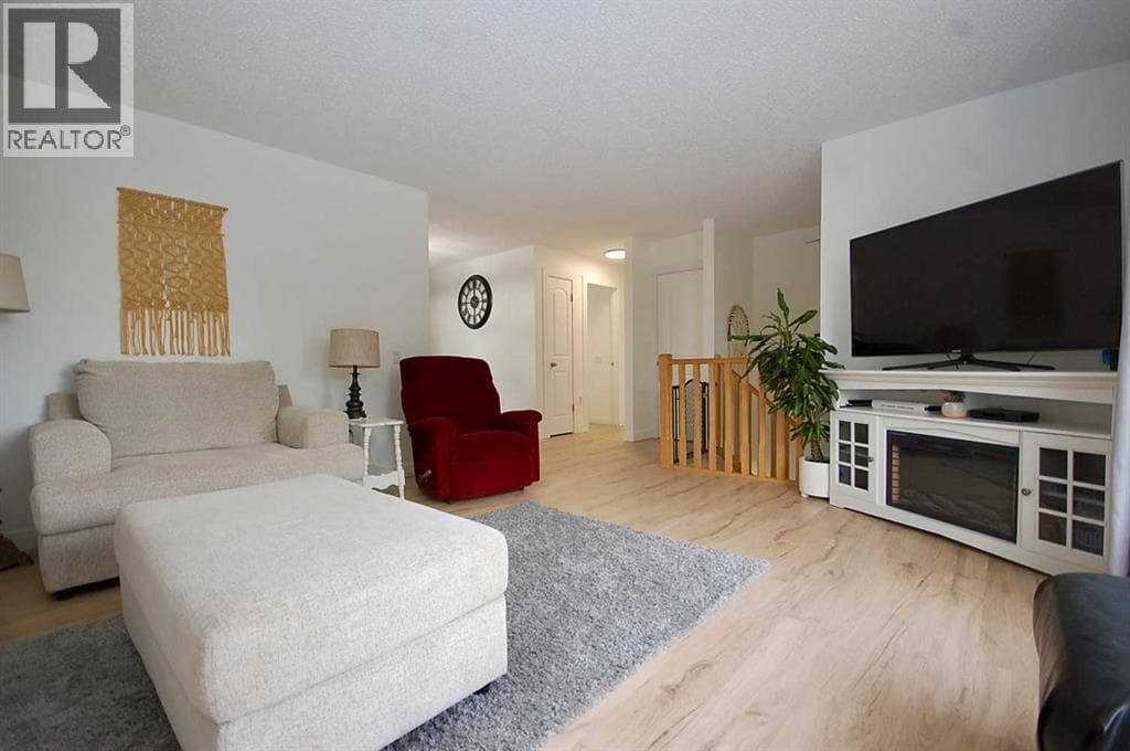64 Rossmere Avenue SE — photo 3
