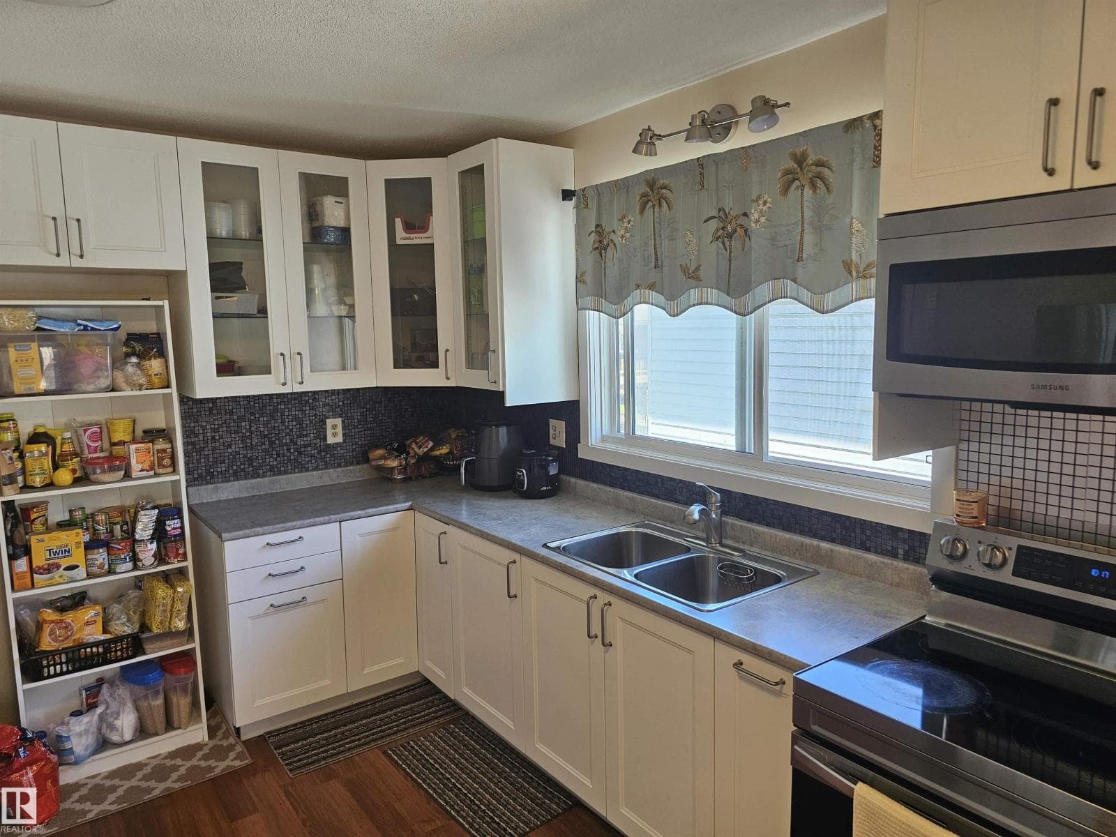 4304 121 AV NW — photo 2