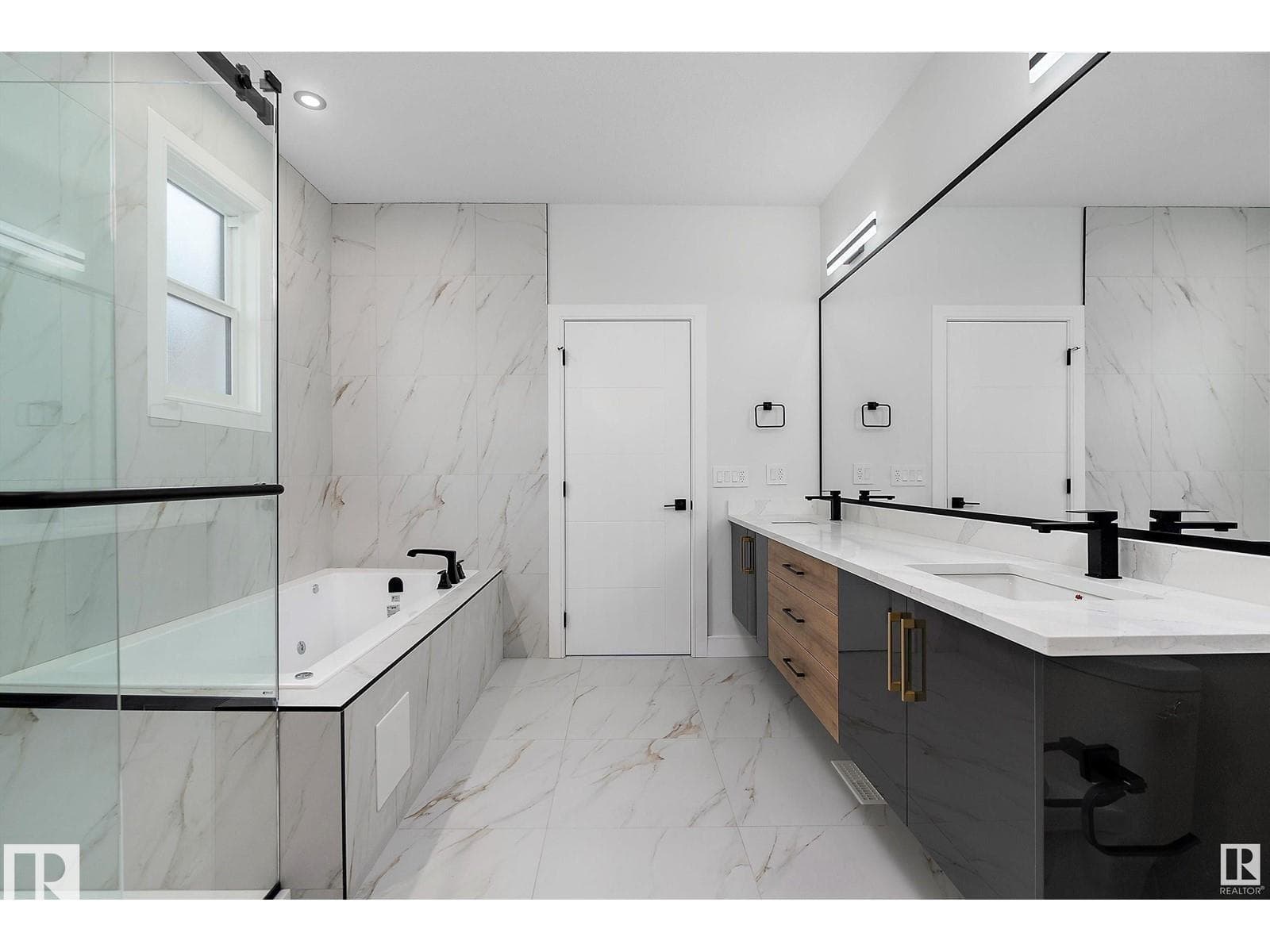 138 SOUTH RAVINES DR
