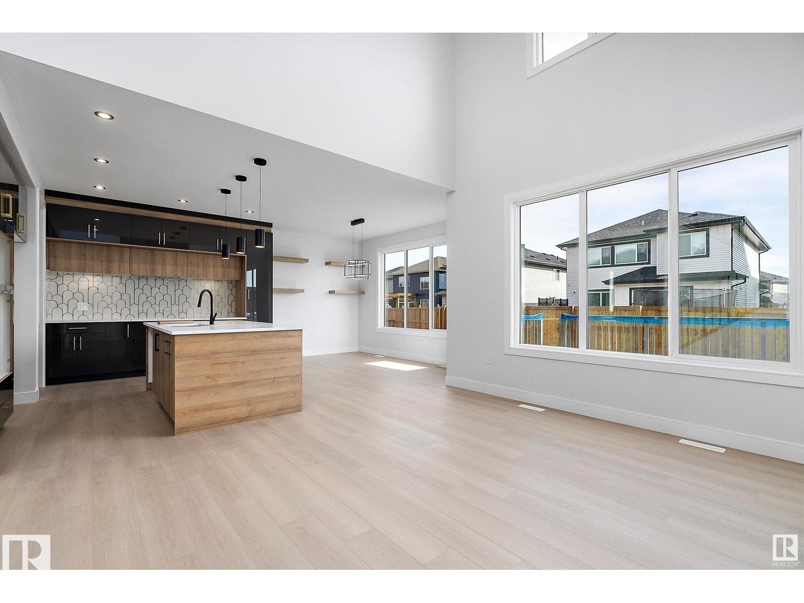 138 SOUTH RAVINES DR — photo 2