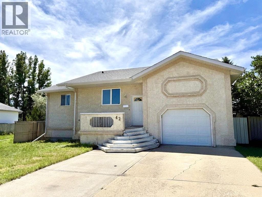 42 Mt Backus Crescent W
