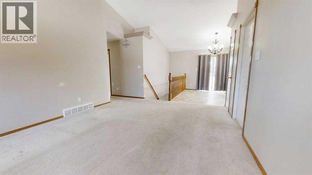 42 Mt Backus Crescent W — photo 3