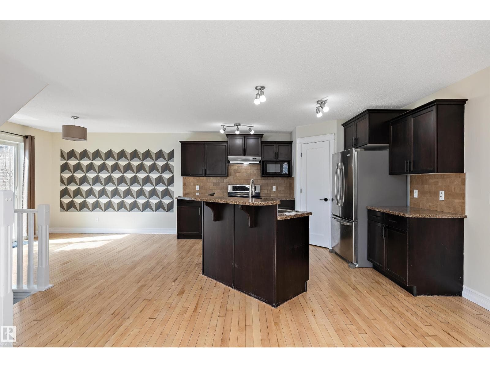 178 WOODBEND WY — photo 4