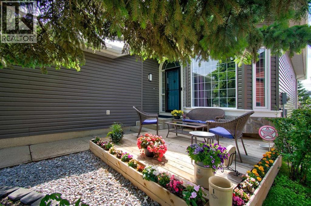 2391 Morris Crescent SE — photo 2