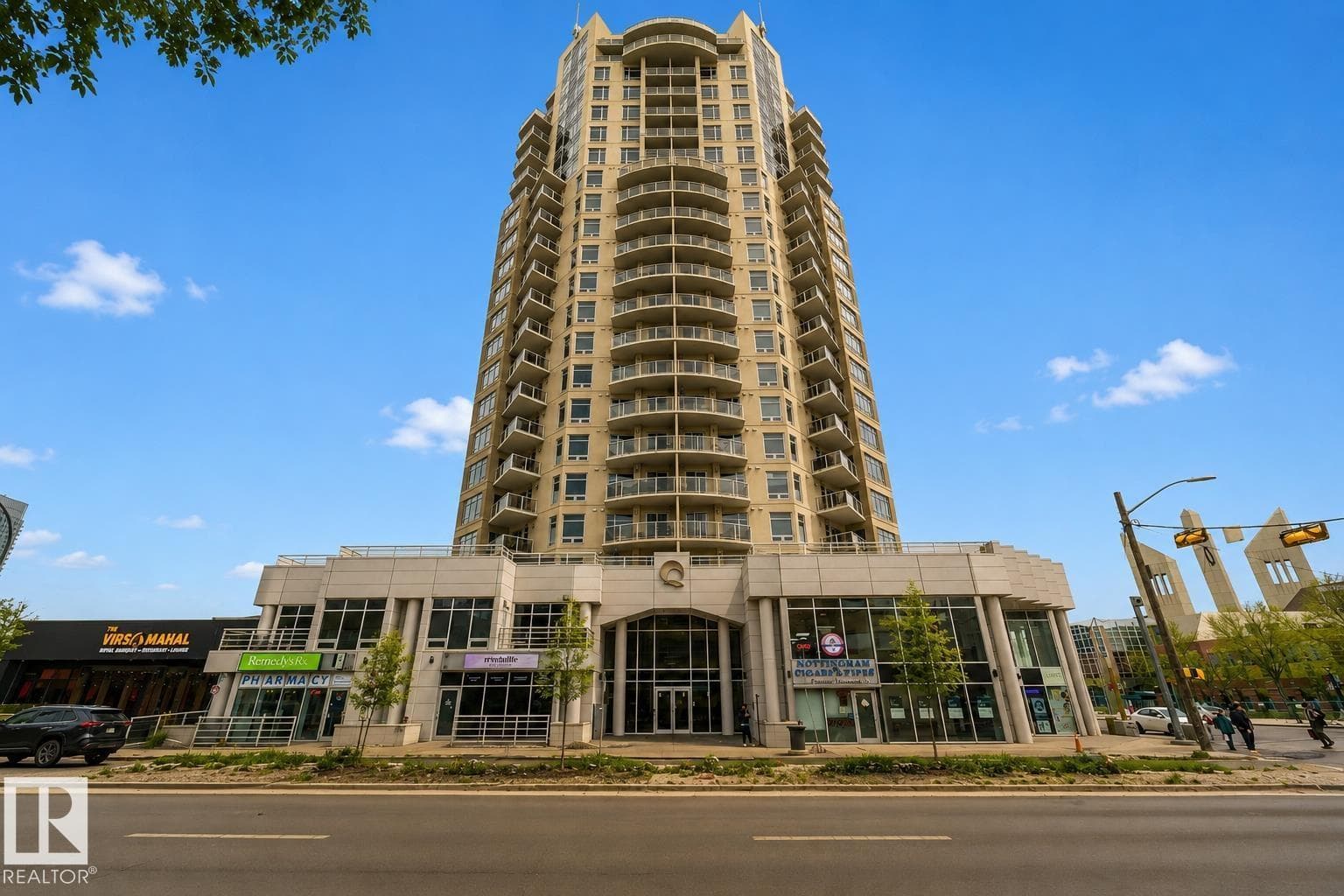 #1704 10388 105 ST NW