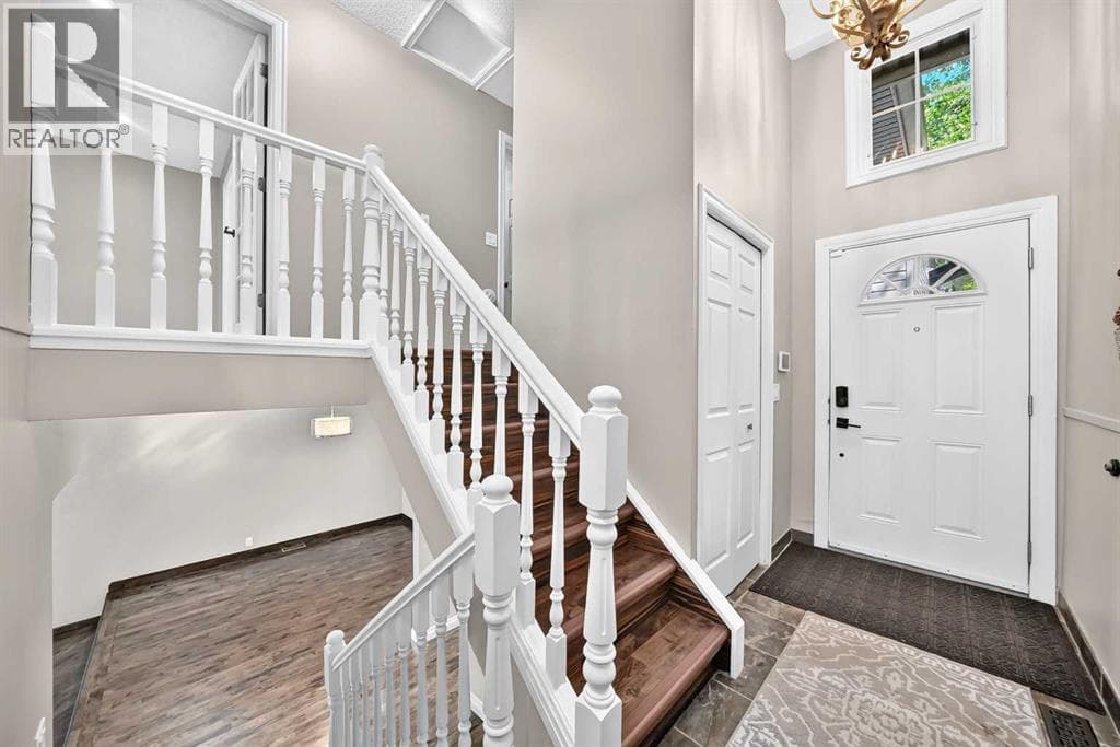 25, 448 Strathcona Drive SW — photo 4