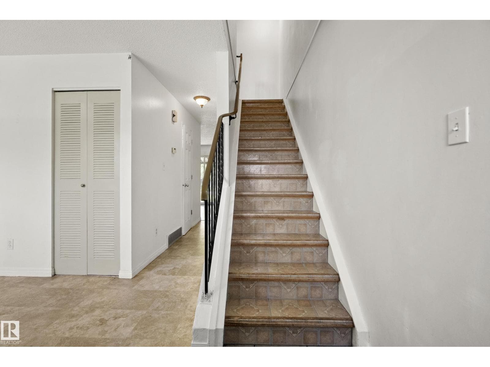 72 STIRLING RD NW — photo 5