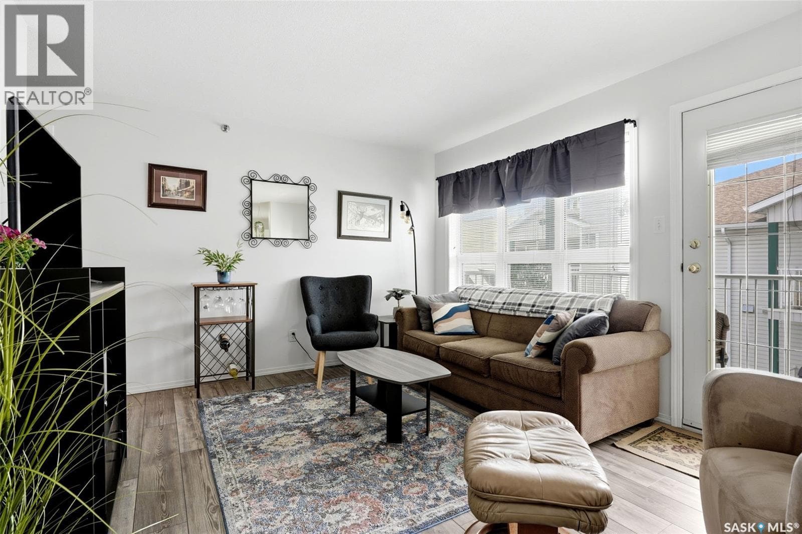 403 2203 Angus STREET — photo 4