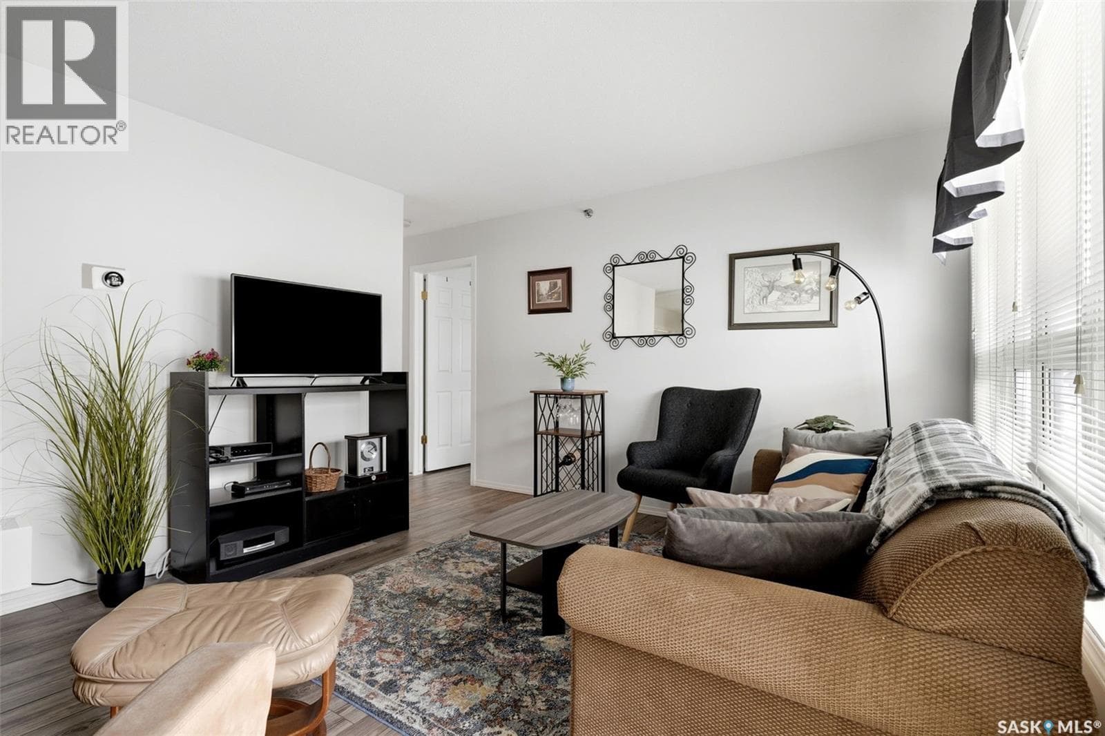 403 2203 Angus STREET — photo 5