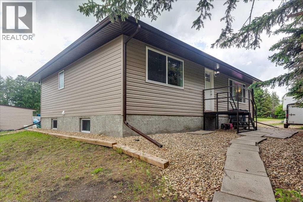 4809 42 Street — photo 2