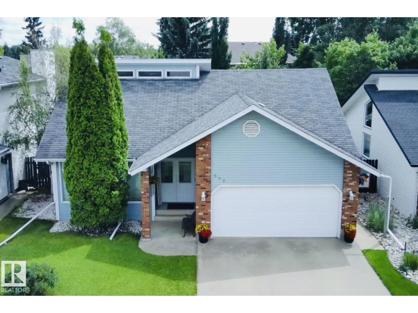 660 VILLAGE DR