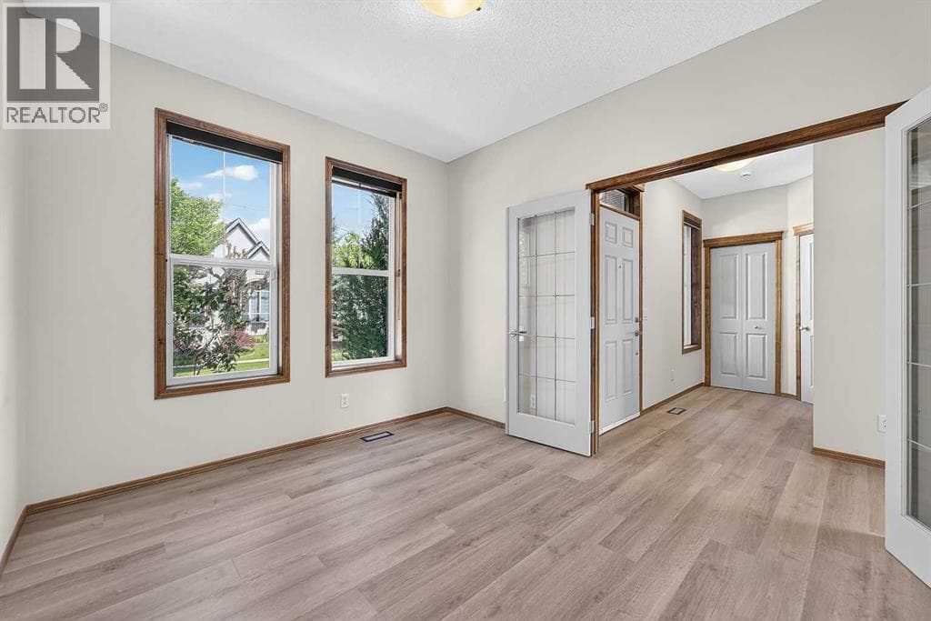 249 Elgin Manor SE — photo 4