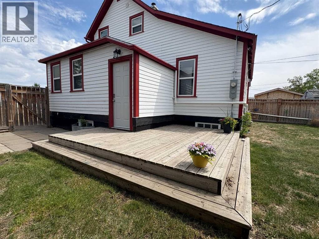 5129 48 Avenue — photo 3