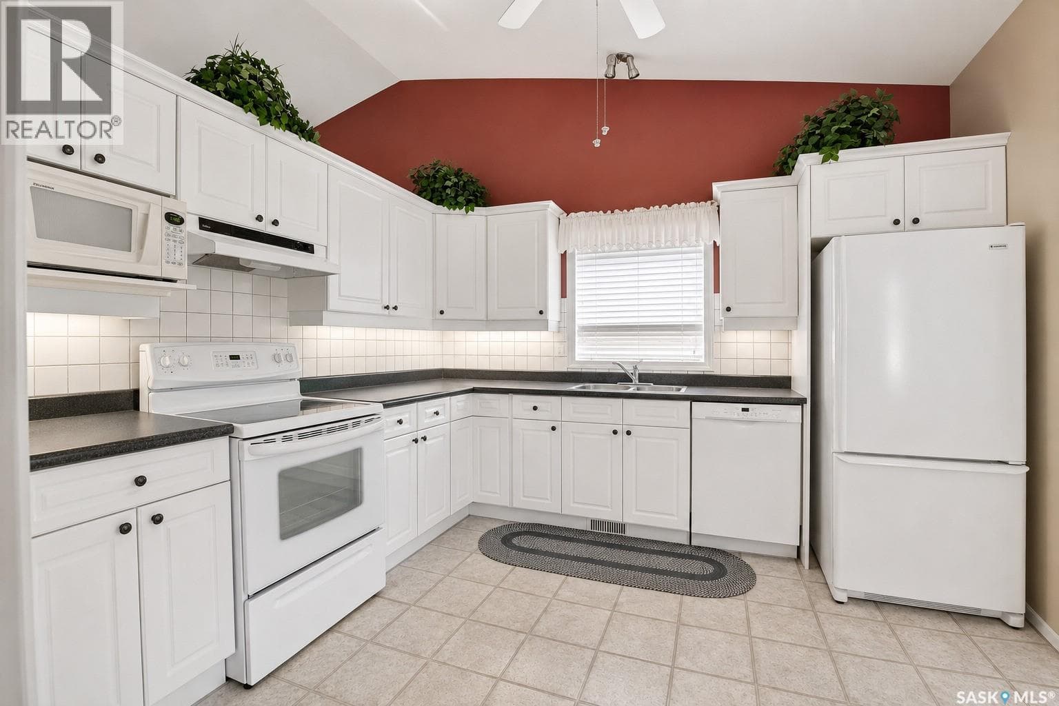 307 Sumner LANE — photo 4