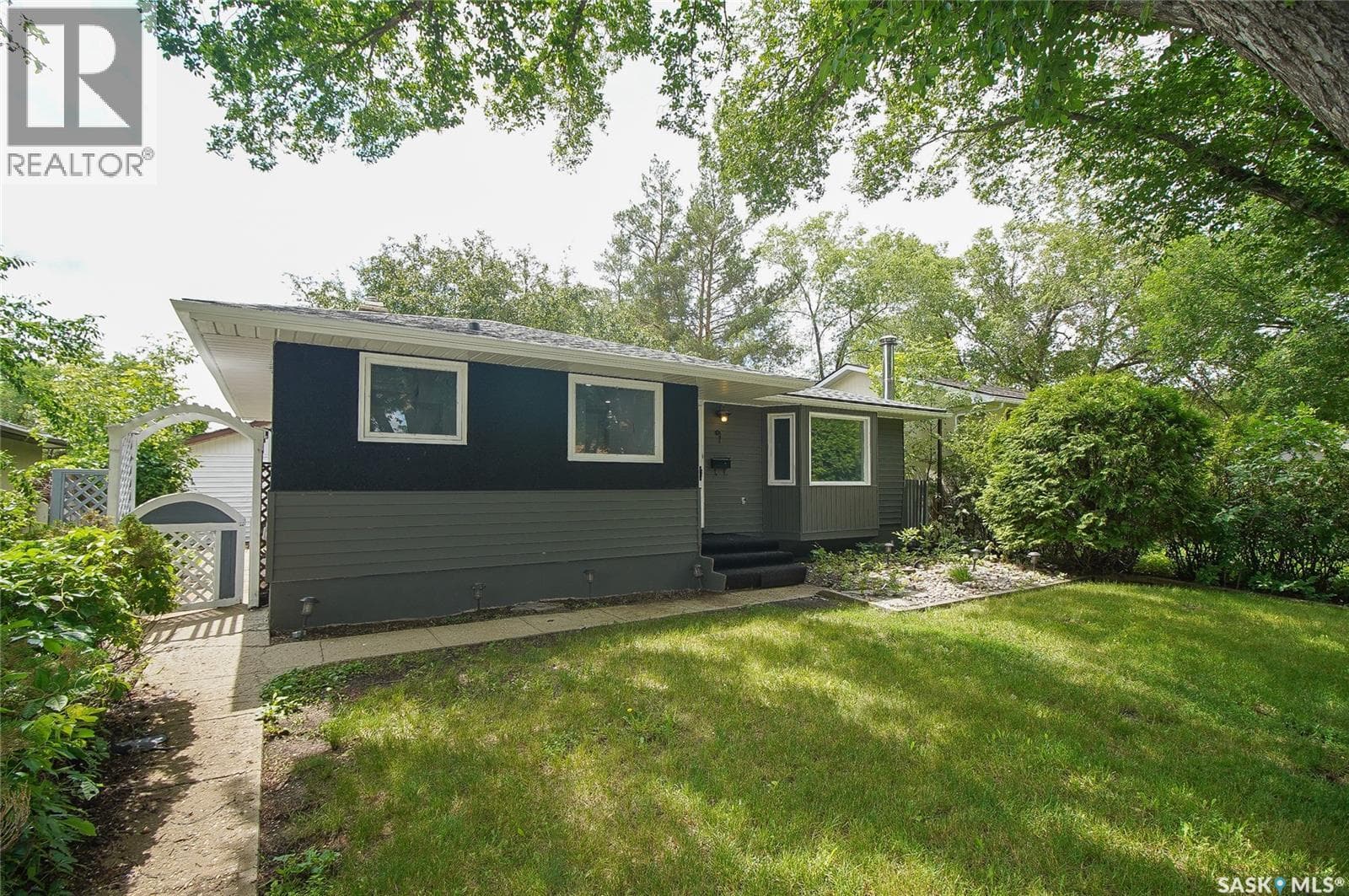 61 Bannister AVENUE — photo 2