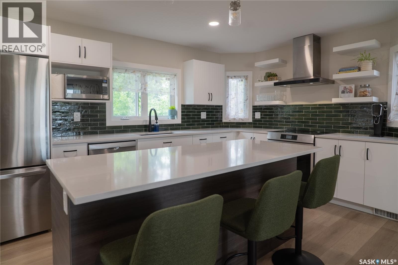 4052 Taylor STREET E — photo 2