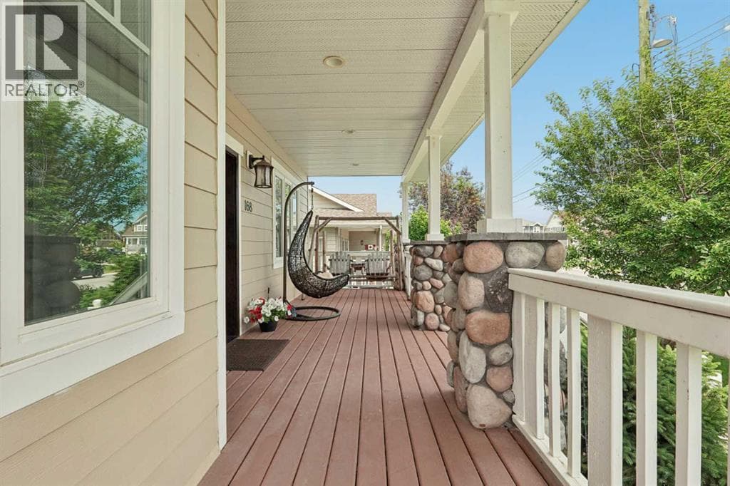168 Heritage Road S — photo 3