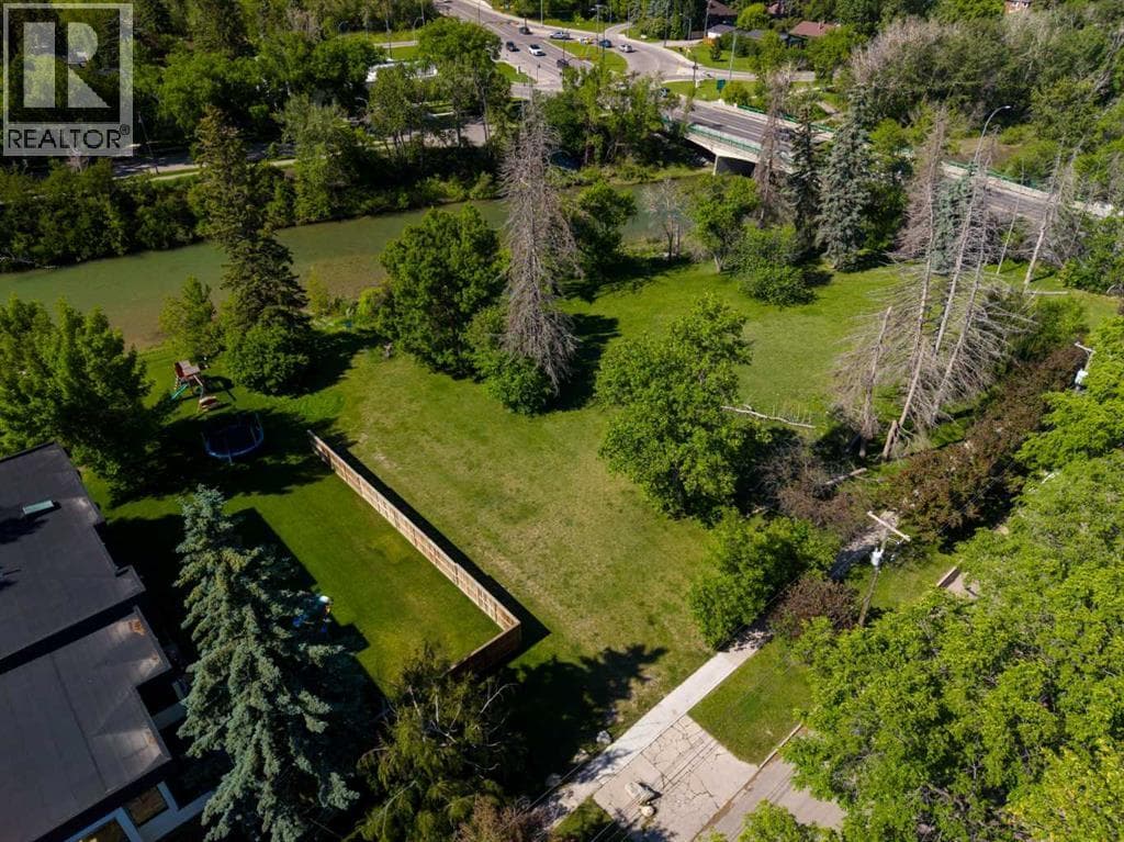 407 40 Avenue SW — photo 4