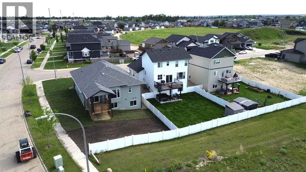 2 Aura Drive — photo 3