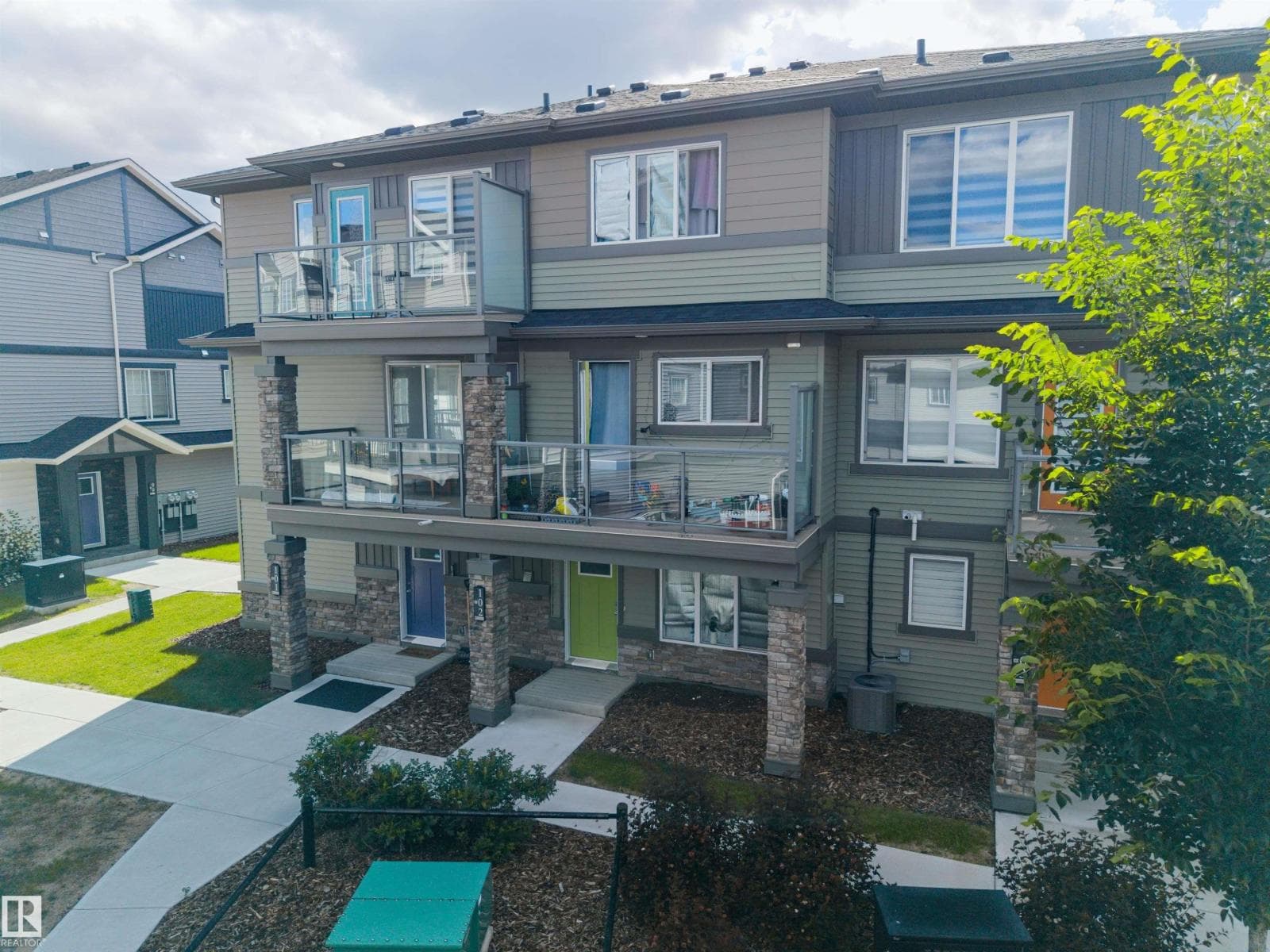 #102 1530 TAMARACK BV NW — photo 2