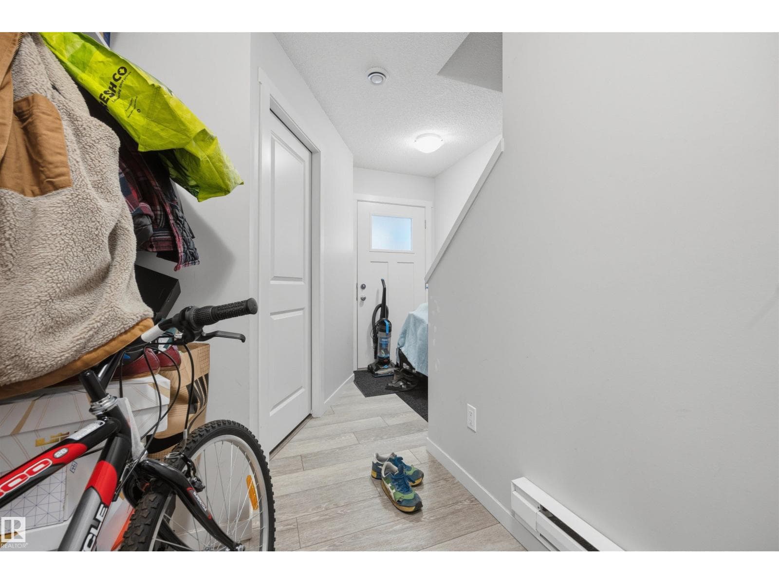 #102 1530 TAMARACK BV NW — photo 4