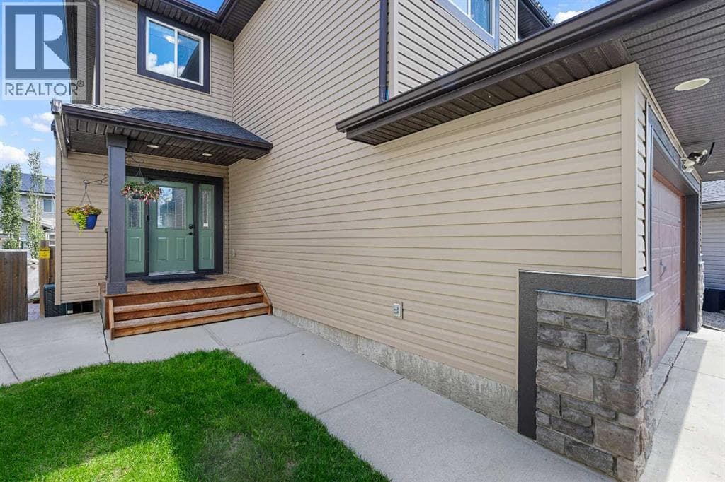 438 Luxstone Green SW — photo 2