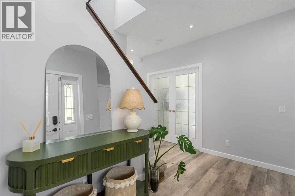 438 Luxstone Green SW — photo 4