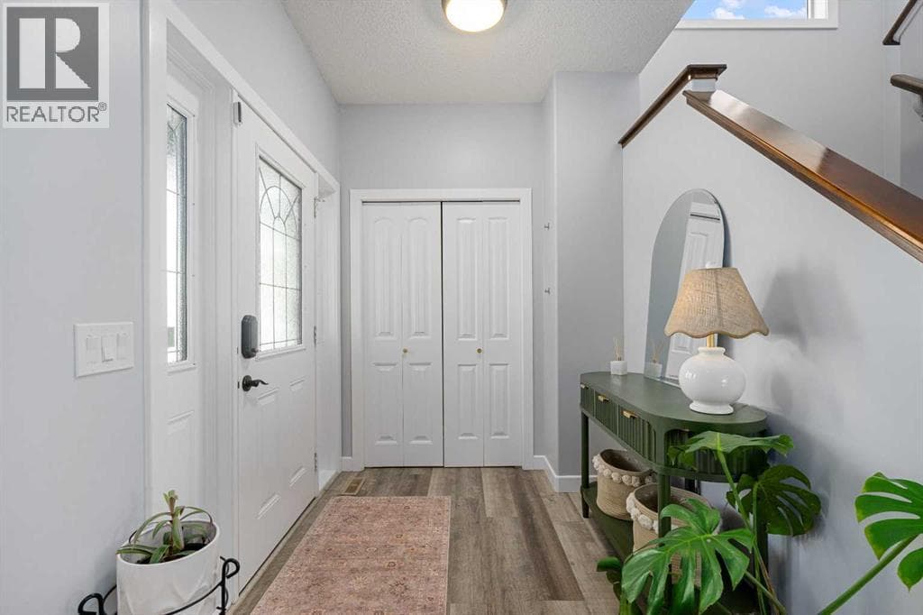 438 Luxstone Green SW — photo 3