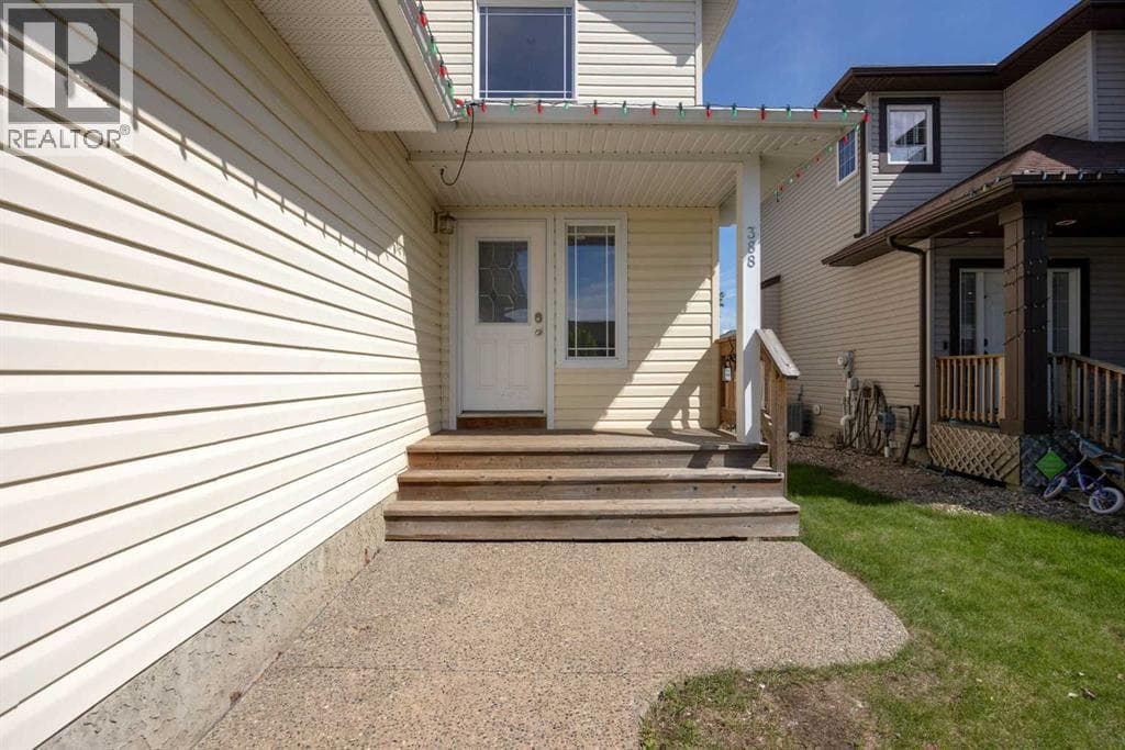 388 Fireweed Crescent — photo 2