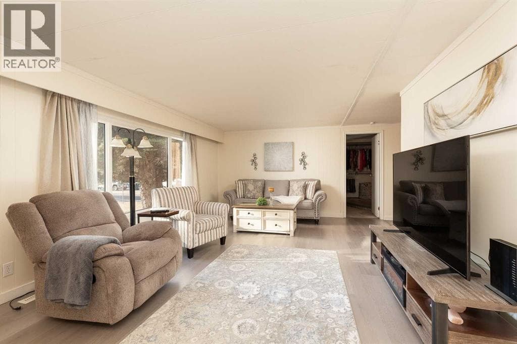 101 6 Avenue NE — photo 4