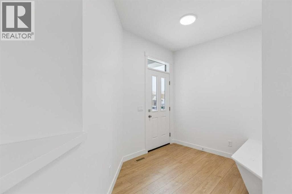 155 Vantage Crescent SW — photo 3