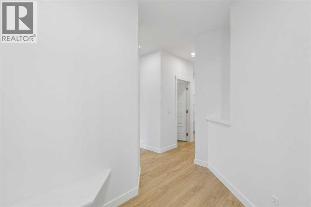 155 Vantage Crescent SW — photo 4