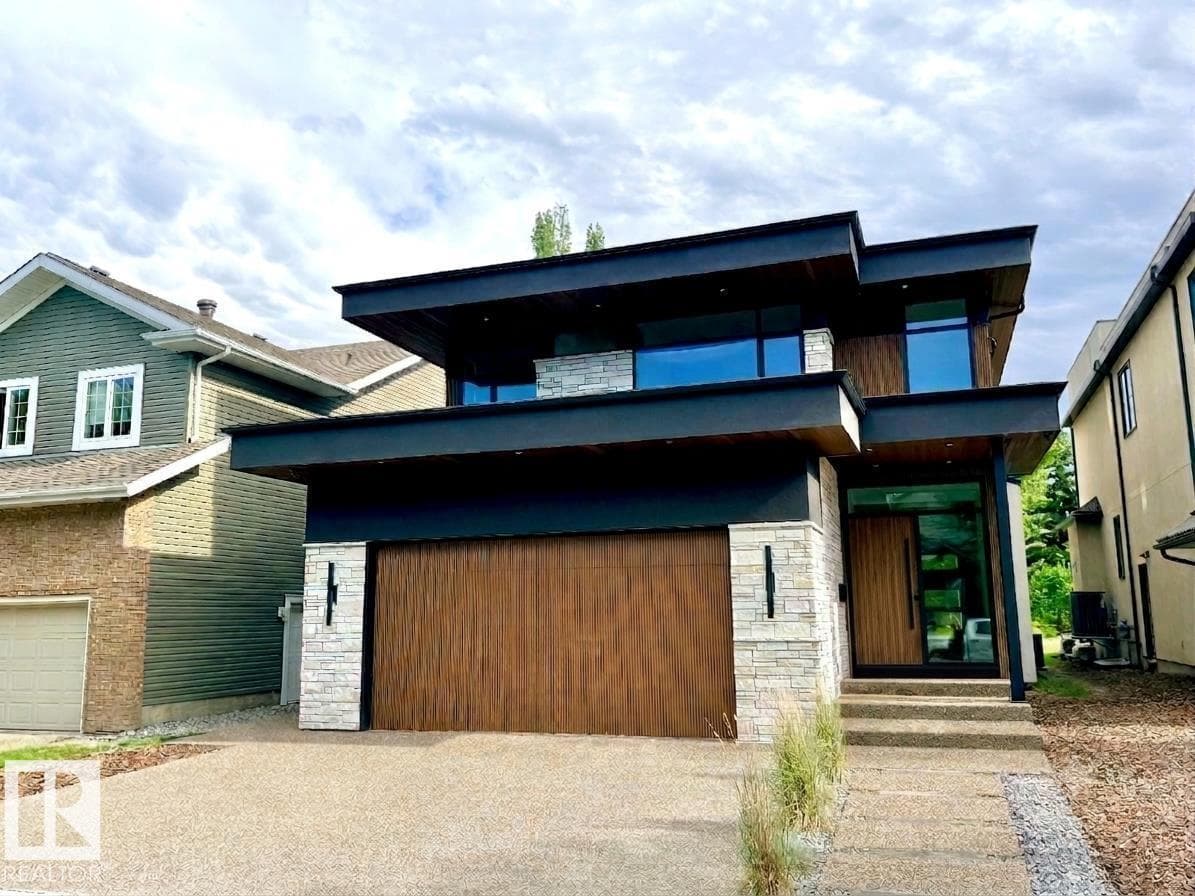 8807 99 AV NW